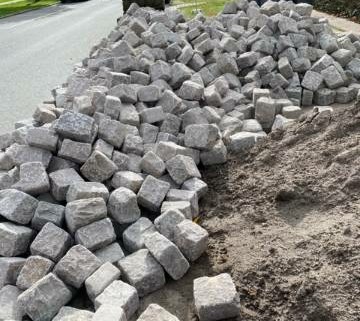 sten er ankommet til brolægning